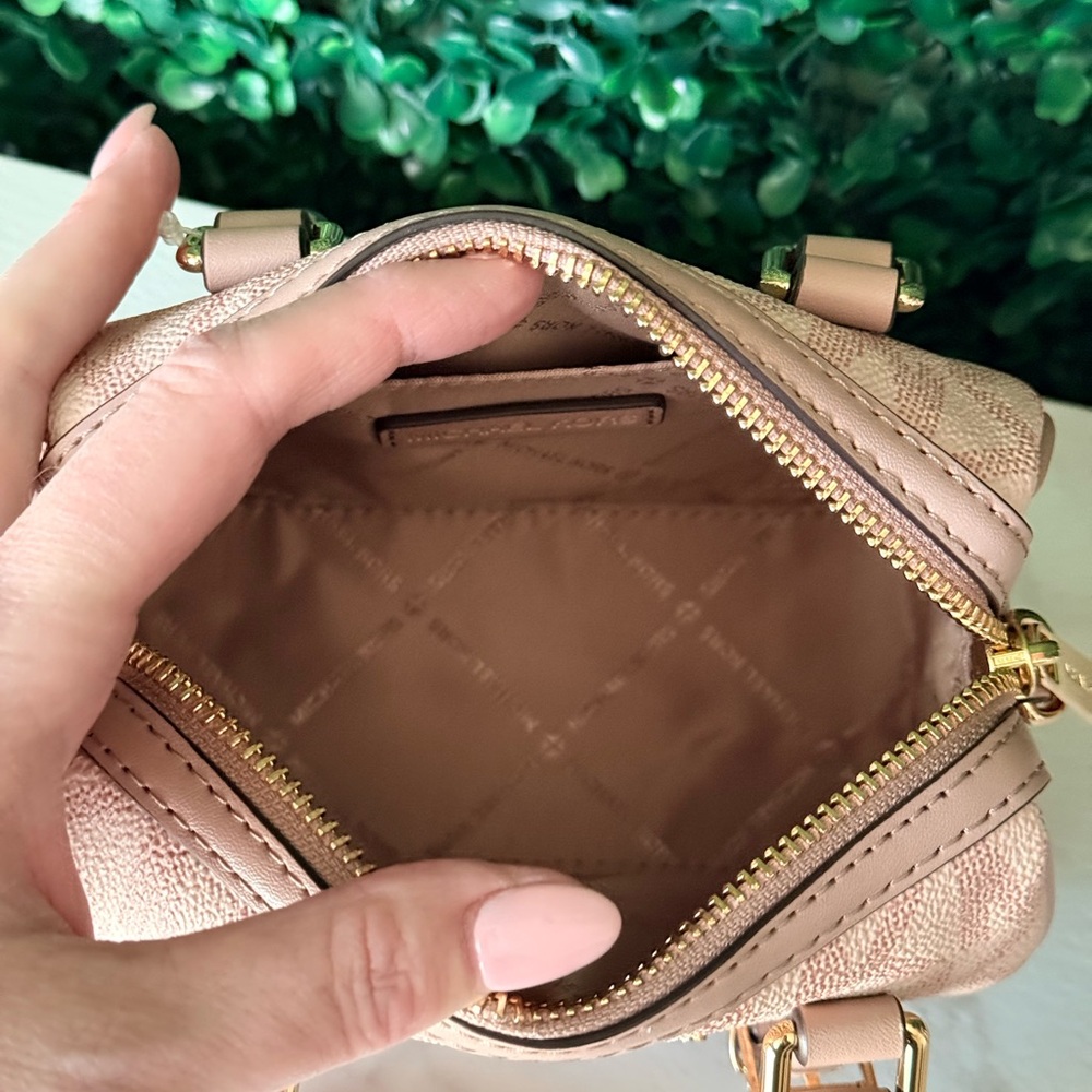 Michael Kors Women's XS Duffle Crossbody Satchel Bag in Light Pink Ballet NWT - Picture 5 of 6